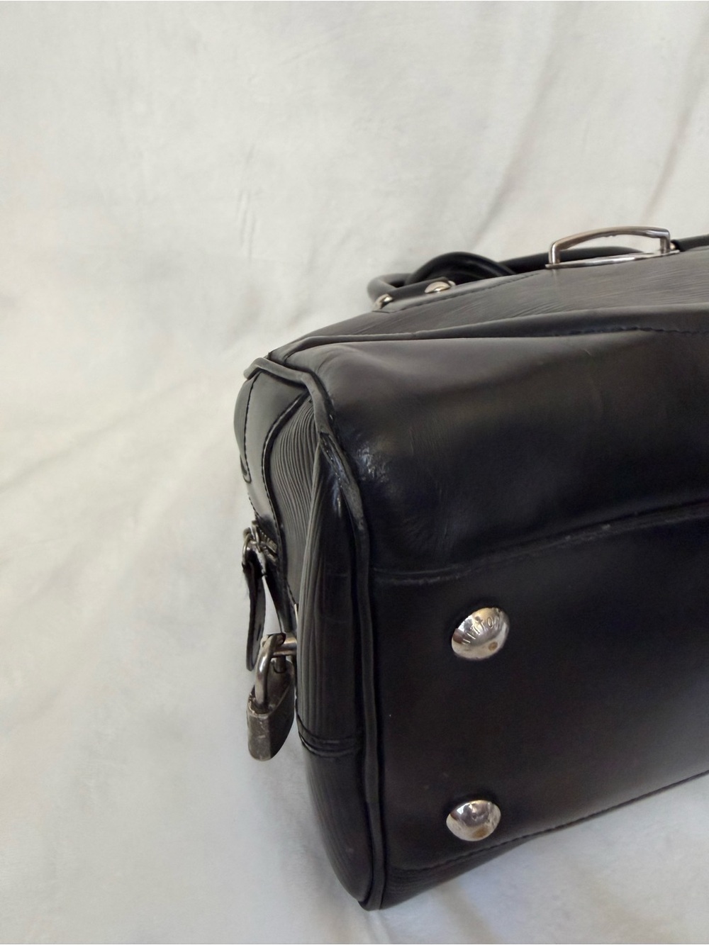 Louis Vuitton Montaigne GM Vintage Bag in Epi Leather - Picture 12 of 16